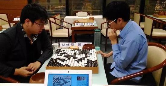 林修平VS陈禧在海峰杯上共弈414手,感受下这个几乎落满子的棋盘