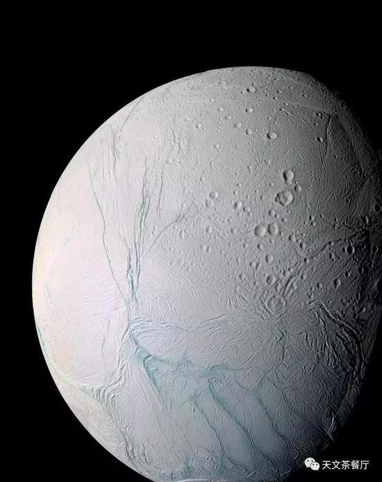卡西尼号拍摄的土卫二(来源:NASA/JPL-Caltech/Space Science Institute)
