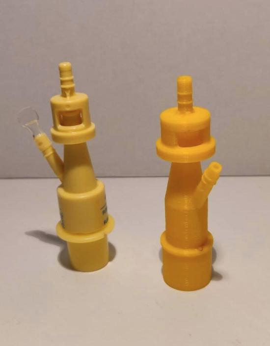 左边是原厂生产的呼吸阀,右边是3D打印版本