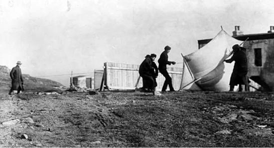 马可尼1901年的无线电实验(来源:wikimedia.org)