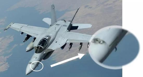 F-18机头左前方的L型空速管(图片来源:pixabay.com)