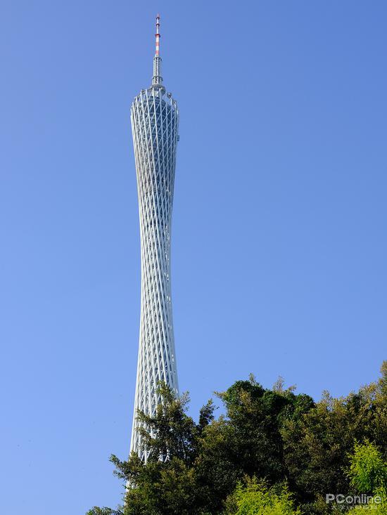 然后100%放大塔顶的摩天轮,完全清晰可见。