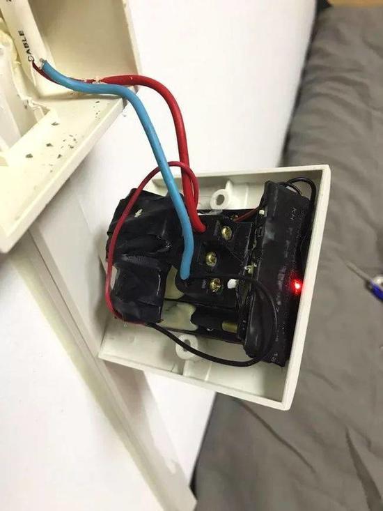 插座内部的样子