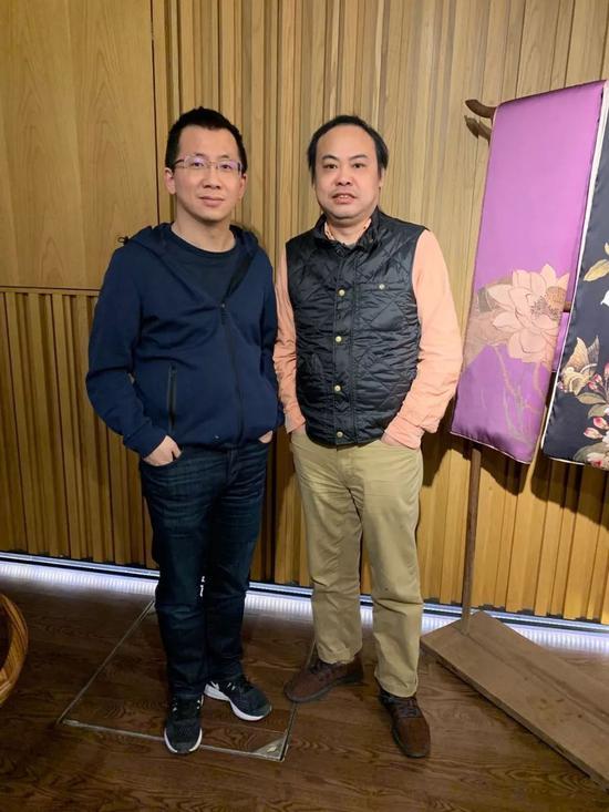 张一鸣(左)& 左林大叔 早期合影