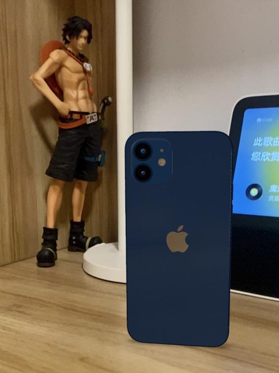 ▲ 没有 iPhone 12 的深度信息,也就不可能使用 AR 观看虚拟 iPhone