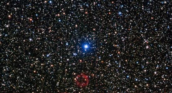 (正在发生氦闪现象的一颗白矮星。图片来源Wikipedia)