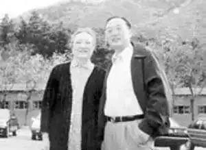 柳传志与母亲合影