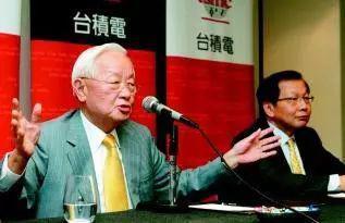 ▲台积电董事长张忠谋(左)和前CEO蔡力行(右)