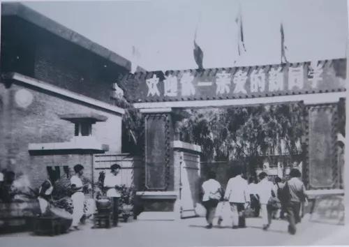 1958年9月,中国科学技术大学首届学生入学(图片来自网络)