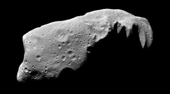 美国宇航局伽利略探测器拍摄的小行星艾达-243的图像 图片来源:NASA/JPL