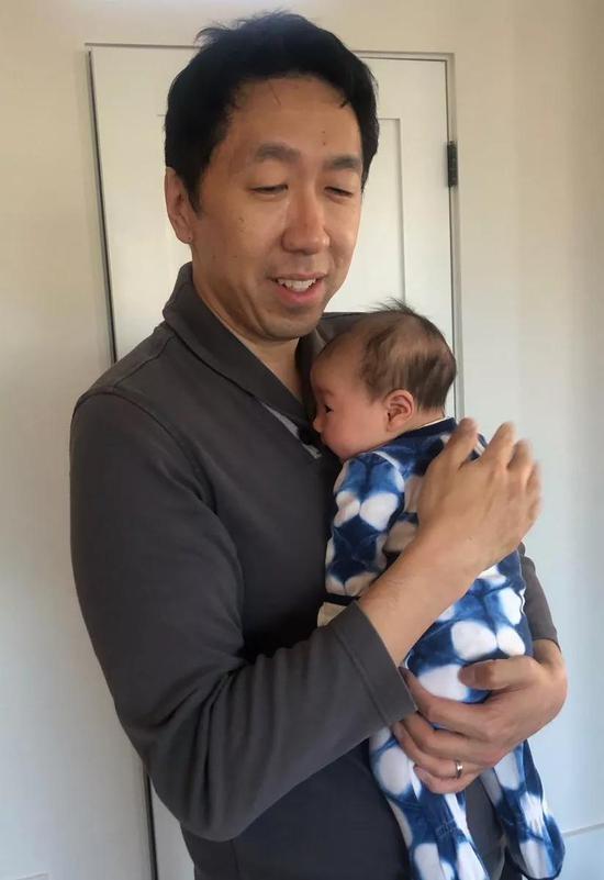 3月份,吴恩达和他的女儿/图片来自吴恩达的Twitter账号