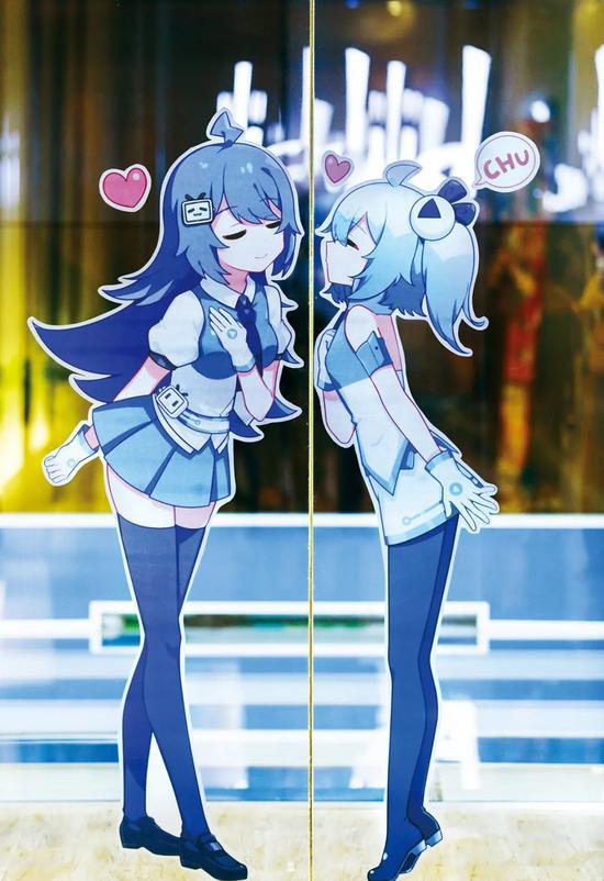 虚拟形象“22娘”和“33娘”是B站的“看板娘”。B站11周年期间,她们曾暂时在开屏上“消失”了一阵。