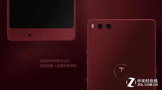 坚果3采用同级别手机罕见的双面玻璃加金属中框结构