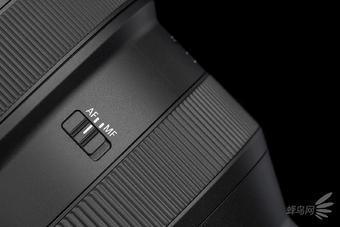 “Canon 28-70”的标识 镜身左侧的AF/MF切换拨杆
