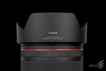 佳能RF 28-70mm f/2 L USM镜头采用莲花型遮光罩