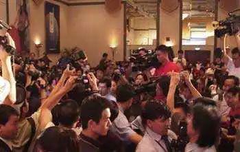 2001年中国大饭店会议厅现场 图片来源:搜狐娱乐