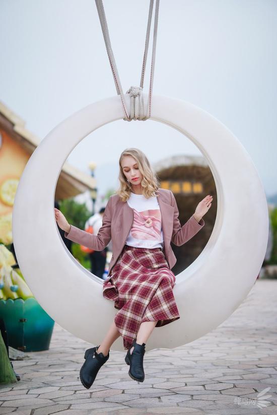 SONY ILCE-6500+56mm F1.4 DC DN | Contemporary 1/500s F1.4 ISO125