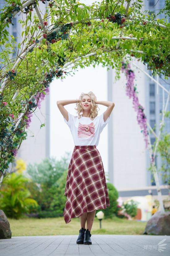SONY ILCE-6500+56mm F1.4 DC DN | Contemporary 1/320s F1.4 ISO125