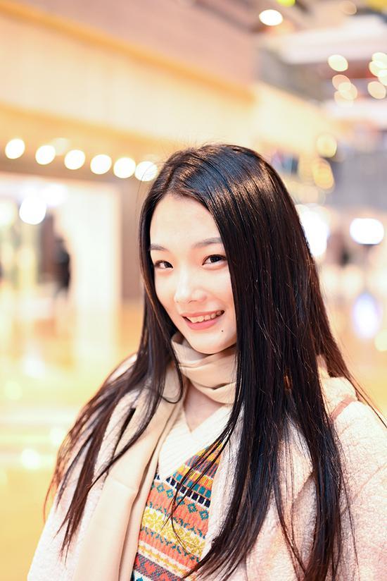 焦距:50mm ISO:1100 光圈:F1.8 快门:1/60s