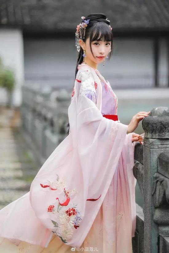 B站汉服up主小豆蔻儿,她的品牌十三余在汉服圈销量长期名列前茅