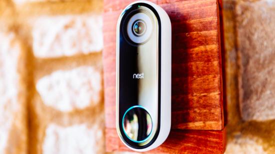 (雷锋网注:Nest Hello门铃可以识别熟悉的面孔,不熟悉的面孔出现在门口时会通知住户)