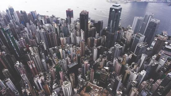 俯瞰香港城区密集的建筑群 | 图虫创意