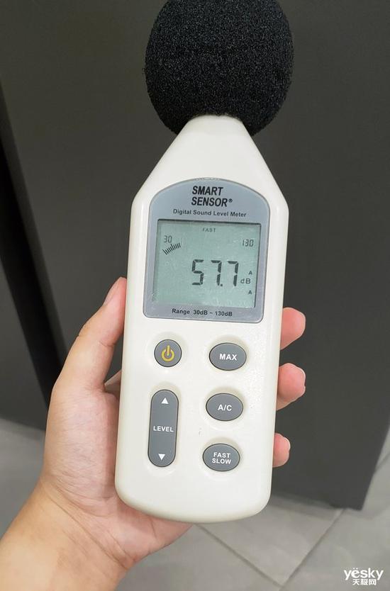 云米云小鲜互联网对开门458L冰箱在制冷时的噪音是57.7分贝