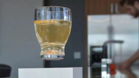 悬浮玻璃杯