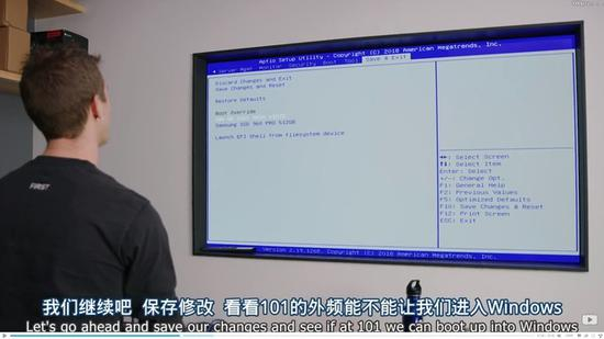 著名博主Linus小哥给56核至强超外频是土豪的折腾