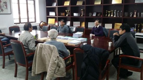 ▲2018年,来自清华大学和北京大学的专家来到南开大学听取集训队的汇报工作(来源: physics.nankai.edu.cn)