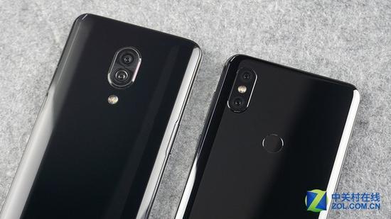 联想Z5 Pro(左)对比小米MIX 3(右)
