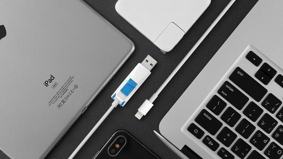 最新的iPhone XS就支持USB PD协议
