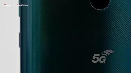 ▲背面的5G Logo格外耀眼