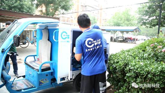 爱分类的垃圾回收员。新京报实习生 程泽 摄