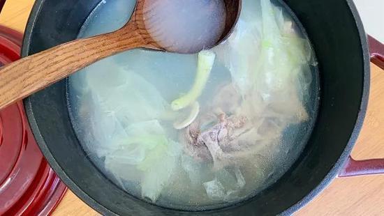 昙花龙骨汤。图片:SAPBEAR / 豆果美食