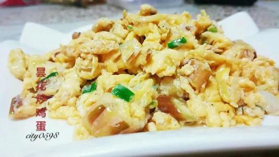 昙花炒鸡蛋。图片:咖啡秀厨 / 豆果美食