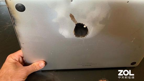 爆炸的MacBook Pro 15