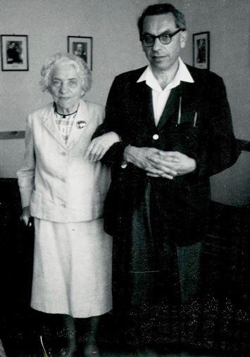 1968年7月12日,埃尔德什和妈妈 Anna Erdős 在布达佩斯。