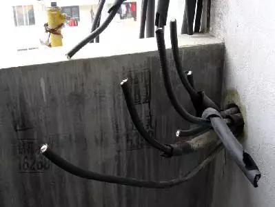 被剪断的通信电缆