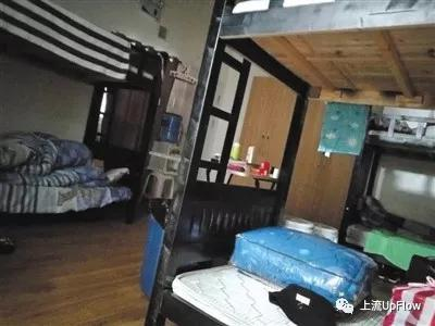 ▲之前许诺的优厚待遇只剩下一间12人间宿舍 | 来源:新华网