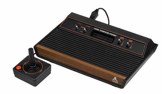 图6:Atari 2600 家用游戏机,1977年。