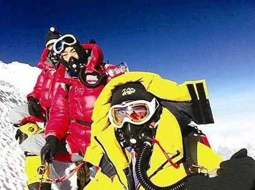 中国地质大学(武汉)登山队登顶珠峰