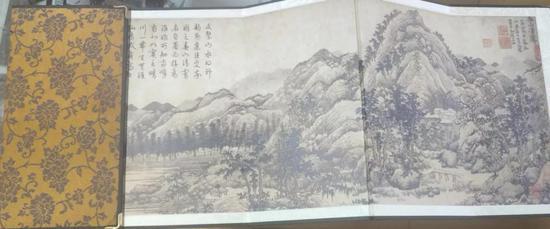 2010年初次造访台北故宫博物院,购得“文创产品” 元代马琬《春山青霁图》