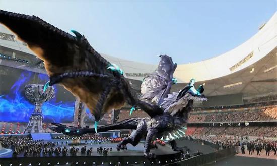▲去年S7总决赛鸟巢的AR画面中的巨龙