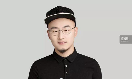 胡佳威:“我心中还有一片净土,即使在他人看来寸草不生,但在我心中始终一尘不染。”