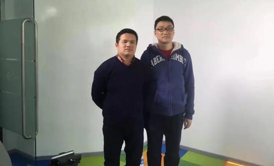 (李志刚与黄峥早期合影)