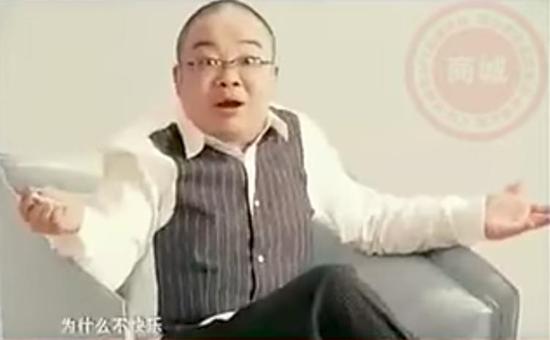 ▲十年前的电视广告,一个中年男子告诉你用了电子烟之后他不再想吸烟了,再出现好几个“外国专家”说这是最新尖端研究成果。但相比而言,目前电子烟的消费者更年轻