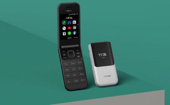 他来了,诺基亚带着翻盖机回来了。