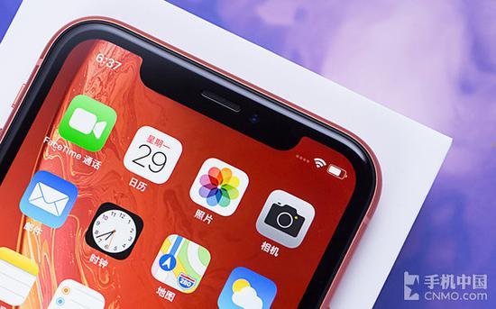 iPhone XR拥有等宽的边框