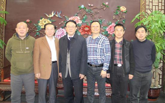 ▲图为基本法六君子聚首,(由左到右)包政、杨杜、黄卫伟、彭剑锋、孙健敏、吴春波(摄于2016.1.2日)